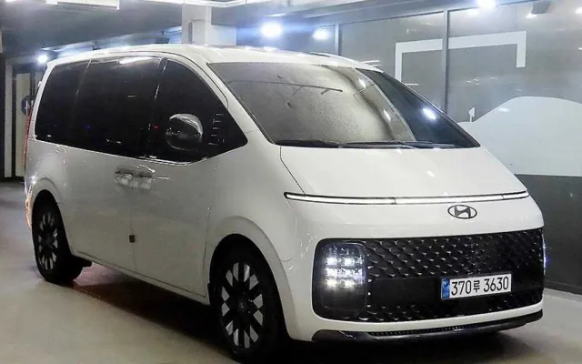 수원중고수입차 스타리아 4WD 디젤 라운지 인스퍼레이션 매물 사진 2 - 2024/04 20,760km